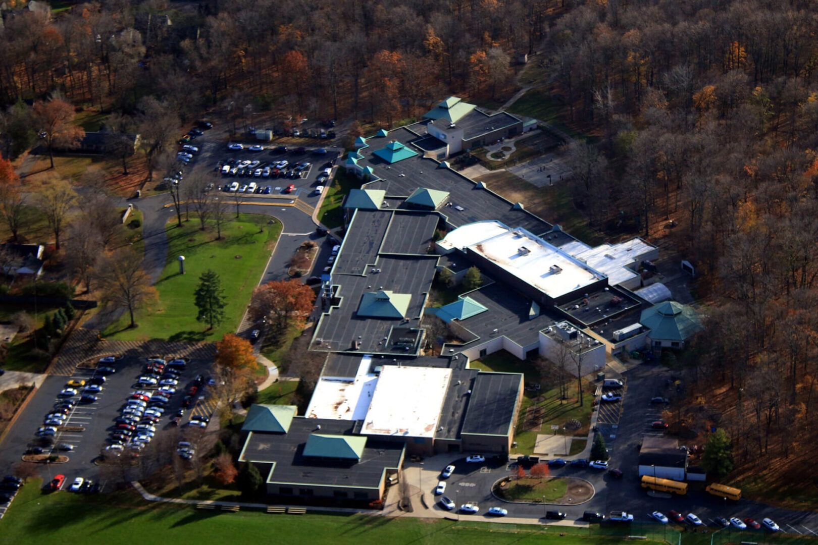 A large building with many parking spaces in the middle of it.